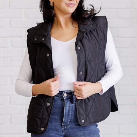 Layering Queen Quilted Puffer Vest in Black main image 0